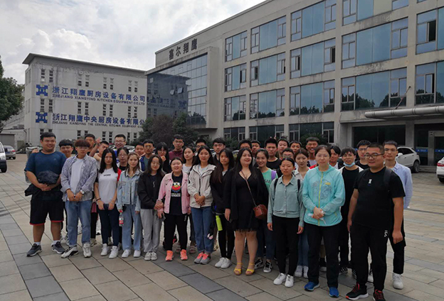 学员们在royal皇家88平台合影 学员们在royal皇家88平台合影